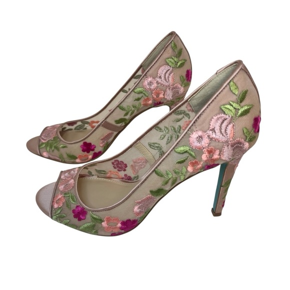 Blue by Betsey Johnson SB-Adley Floral Embroidered Peep-Toe Dress Pumps-Size 9 - Picture 1 of 11